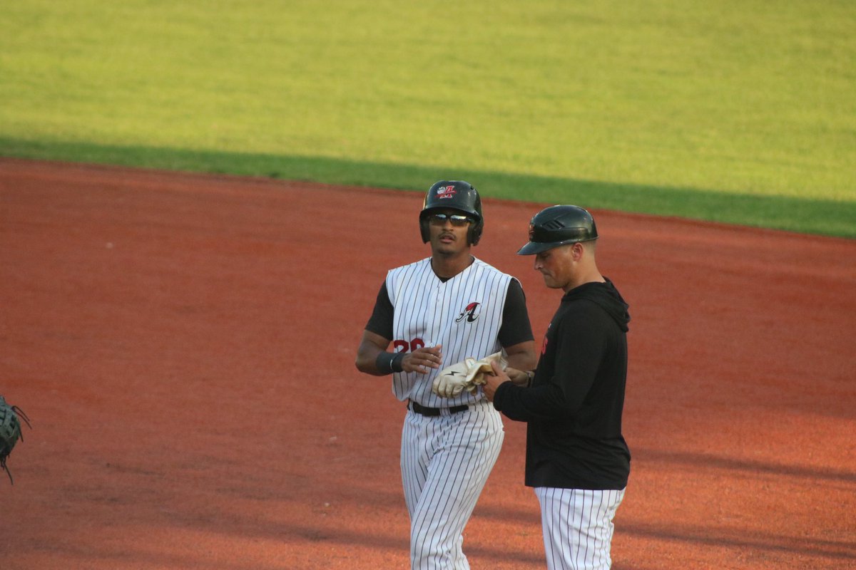 Sebastian Harden drives in Rob Rispoli with a single to right

B2: AM 4 SAU 2