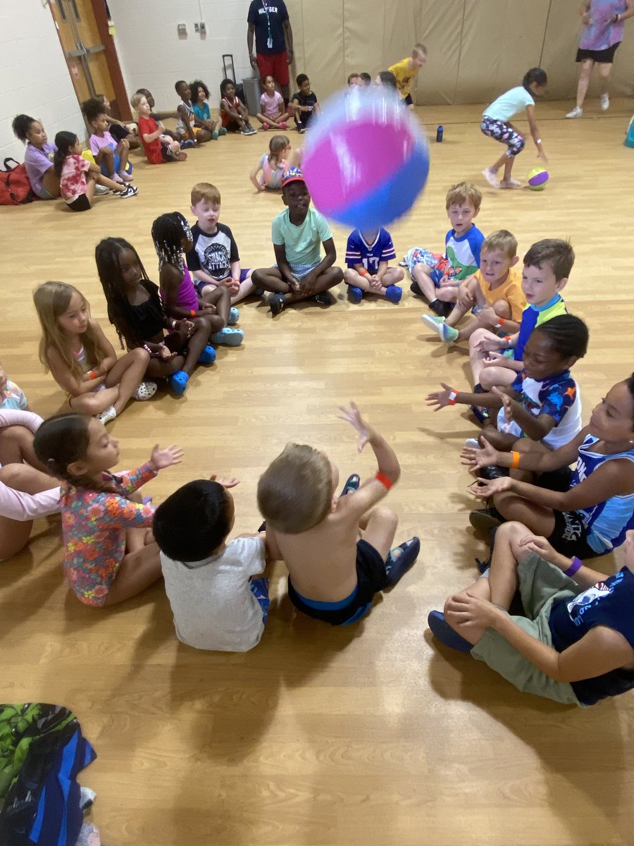 KidscareGCSD's tweet image. Minute to Win It games, painting, writing poetry, Water Play Wednesday, plus Perler Bead, Superhero, and Crochet Clubs! Busy day @GreeceCentral! 💦🌞💦 #summer2024 #Back2TheFuture