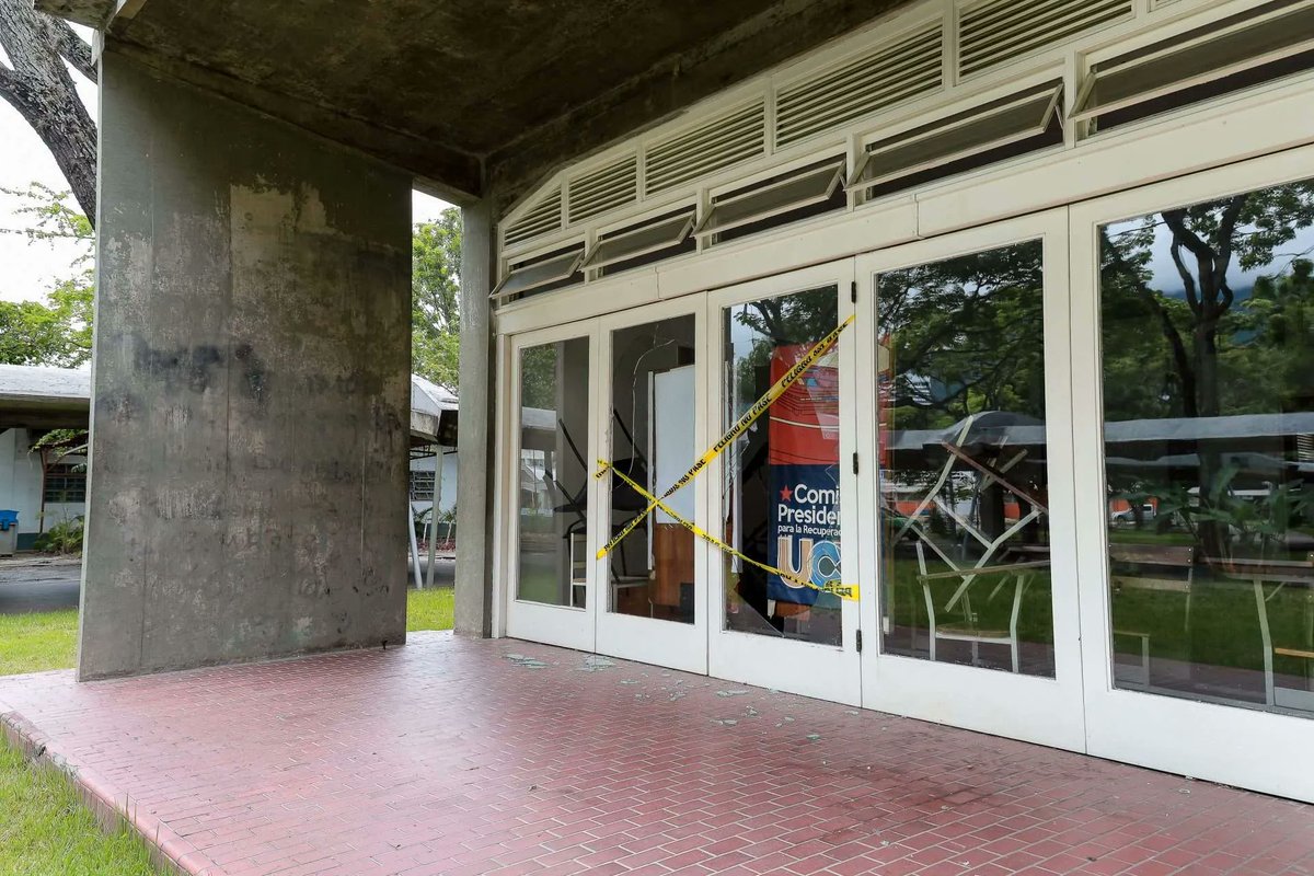Grupos violentos arremeten contra instalaciones de la Ciudad Universitaria

Ocasionaron daños en aulas de la Escuela de Derecho y en la biblioteca Gustavo Leal de Comunicación Social.

comisionpresidencialucv.gob.ve/grupos-violent…