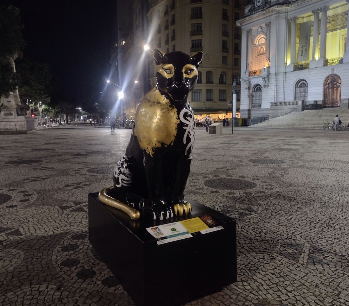 donniedarko73's tweet photo. jaguar parade @ cinelândia 

#jaguarparade #jaguarparaderio2024 #letsroar #nataliakroich #artesplásticas #exposição #urbanart #arteurbana #cinelândia #riodejaneiro https://t.co/DT9MFh9NRe
