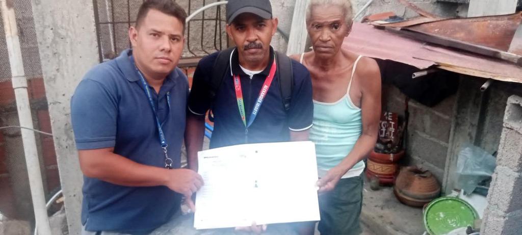 FUNDELEC_VZLA's tweet photo. #LaGuaira |Consejo Comunal Tropical II, de la Pqa. Carlos Soublette, recibe charla formativa para la conformación del Comité Mesas Técnicas de Energía. 
La ocasión fue propicia para incorporar datos al Sistema Comunal para la Gestión del Servicio Eléctrico (Terepaima). https://t.co/TilZynHy5K