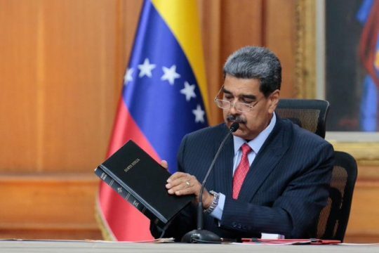PabloGuzmanDice's tweet photo. Nuevo gran diálogo nacional con todos los sectores convoca el presidente Maduro 
@NicolasMaduro
@DCabellor
@jorgerpsuv
@PartidoPSUV
#NicoLike https://t.co/yrjsSsgdRv