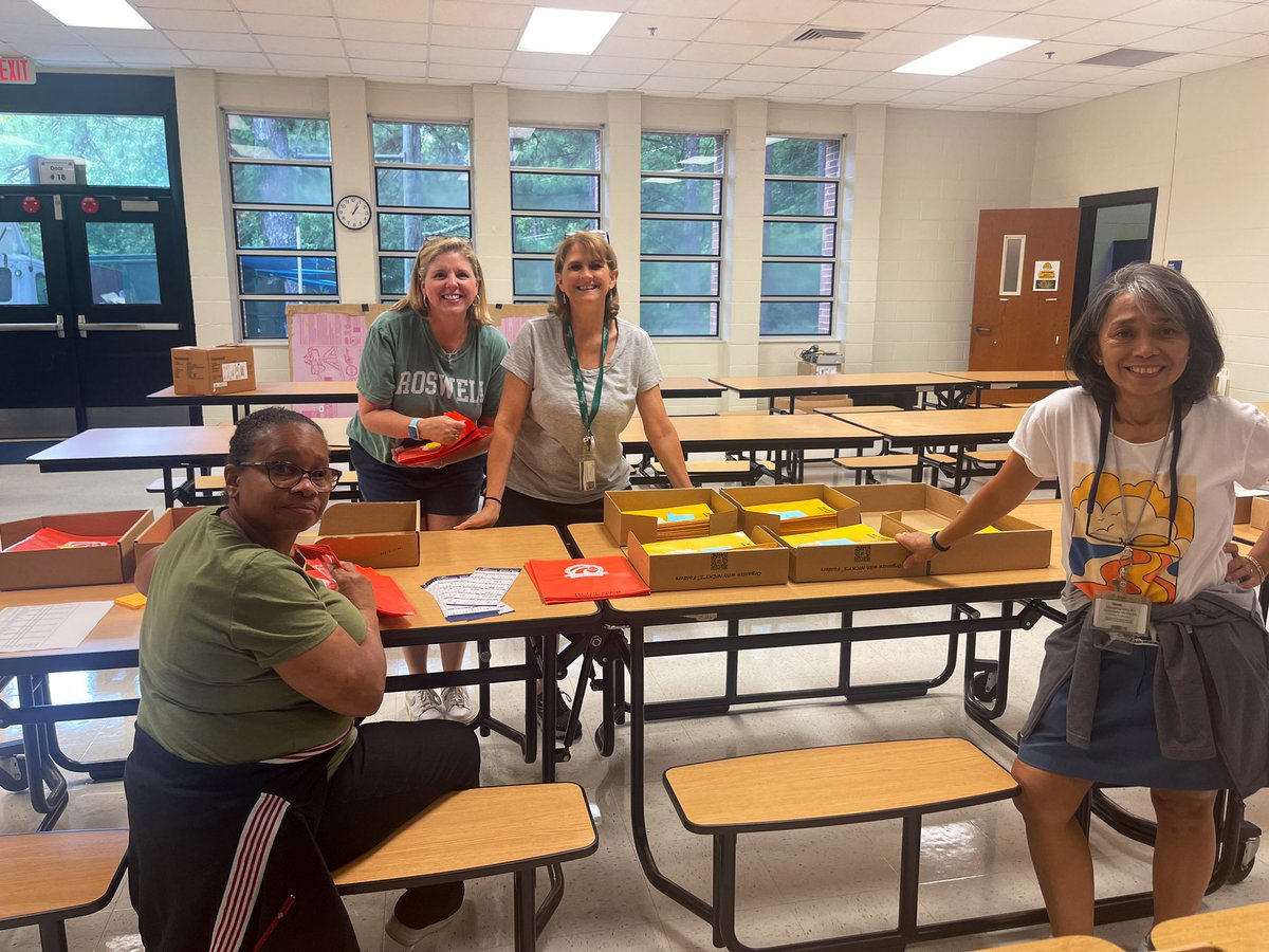 Thank you to our <a href="/MPE_Mustangs/">Mountain Park ES</a> paraprofessionals for all their help during preplanning!
