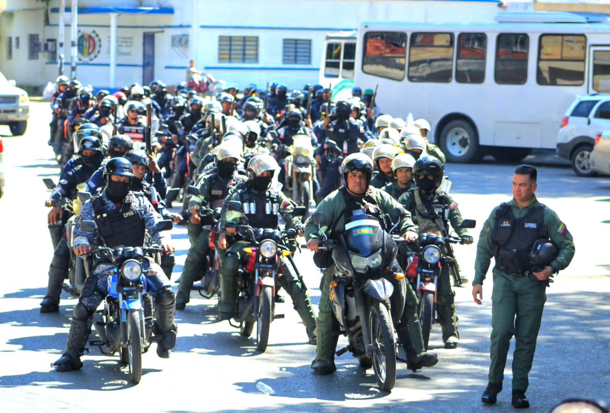 Fuerza motorizada en victoria por la paz 

Hoy con la fuerza motorizada de San Juan de los Morros celebrando la victoria de la paz y la alegría. El pueblo venezolano se pronunció a favor del Presidente reelecto <a href="/NicolasMaduro/">Nicolás Maduro</a> y juntos estamos en las calles para respaldarlo.