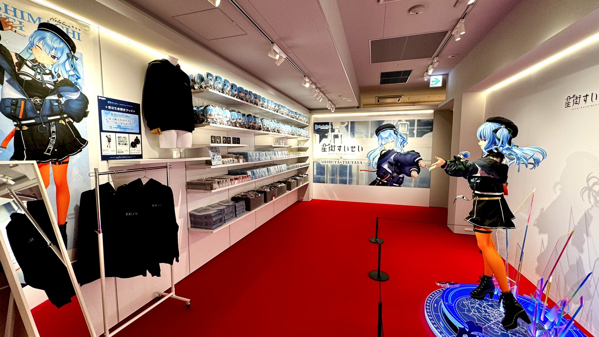 星街すいせい 等身大タペストリー TSUTAYAコラボPOPUP限定 SHIBUYA TSUTAYA 6階IP書店にて『星街すいせい POP UP SHOP』第