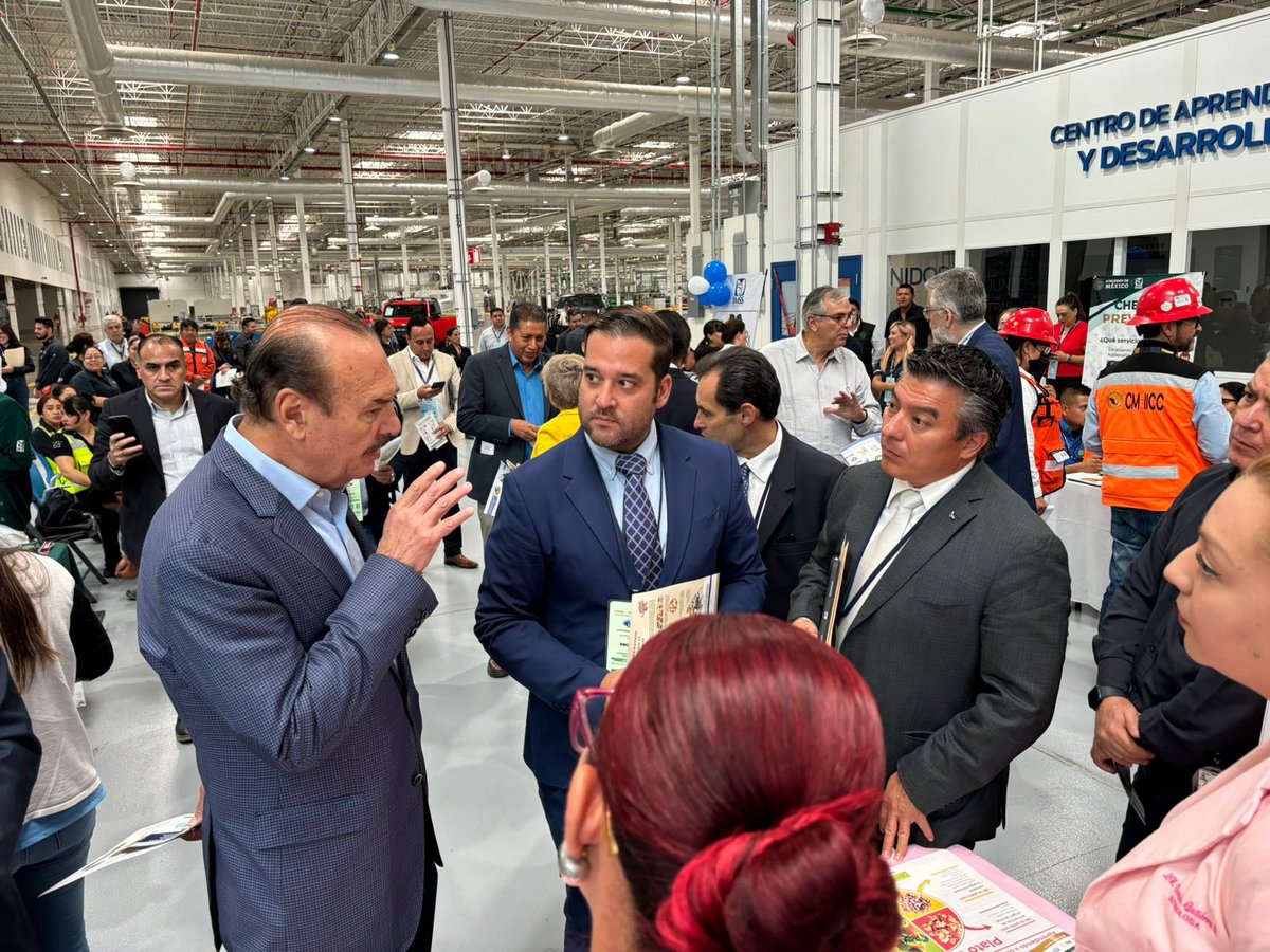 index_nacional's tweet photo. Desde #indexNacional refrendamos el compromiso con los trabajadores. Nuestro sector contribuye con 3.3 millones de empleos directos y más de 6 millones de indirectos, lo que reafirma el potencial de esta industria. @Tu_IMSS es un gran aliado en busca del bienestar laboral de 🇲🇽 https://t.co/cTlmM5O005