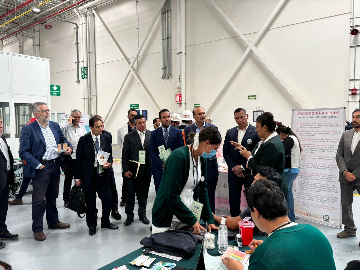 index_nacional's tweet photo. Desde #indexNacional refrendamos el compromiso con los trabajadores. Nuestro sector contribuye con 3.3 millones de empleos directos y más de 6 millones de indirectos, lo que reafirma el potencial de esta industria. @Tu_IMSS es un gran aliado en busca del bienestar laboral de 🇲🇽 https://t.co/cTlmM5O005
