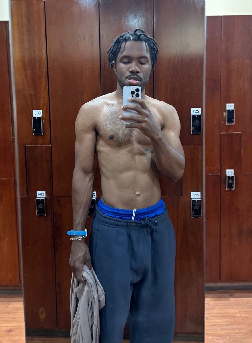PopBase's tweet photo. Frank Ocean shares new photo. https://t.co/vTPBQR2Be9