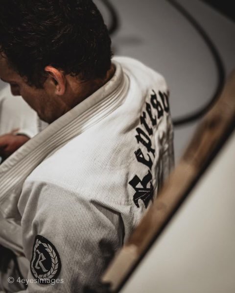 RepresentLTD's tweet photo. REPRESENT // TROISI 🥋
https://t.co/qIsdVORkdt
Follow: @troisijiujitsu
#represent
#jiujitsuislife
FEAR NONE // RESPECT ALL https://t.co/iF9lj6Oj5n