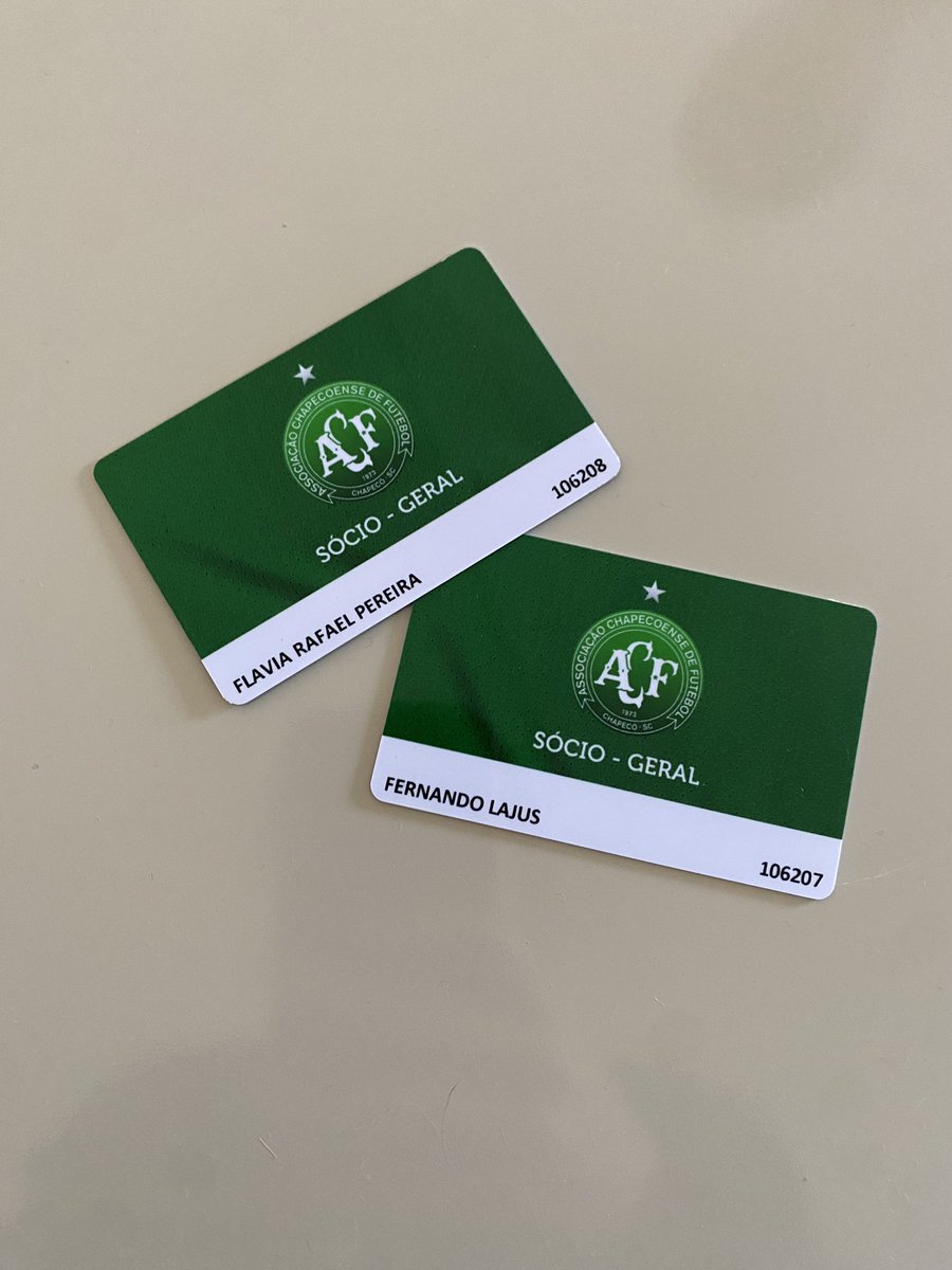 FlaviaRhafaela's tweet photo. Eu e o Fer não casamos; nós nos associamos à Chape, um vínculo muito mais inabalável. https://t.co/xIIW9yAUhE