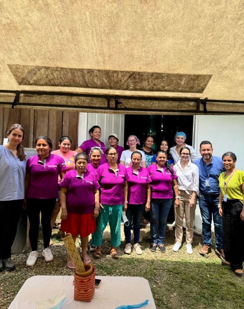 Lblancocruz's tweet photo. ¡Agradecida con @Fondo_Mujer por la invitación a conocer los inspiradores emprendimientos de mujeres en San José del Guaviare! 🤝✨ 

Muy gratificante aprender de estas experiencias que impulsan el empoderamiento femenino.

#Emprendimiento 👩🏽🚀 https://t.co/kNmgGOZQrG