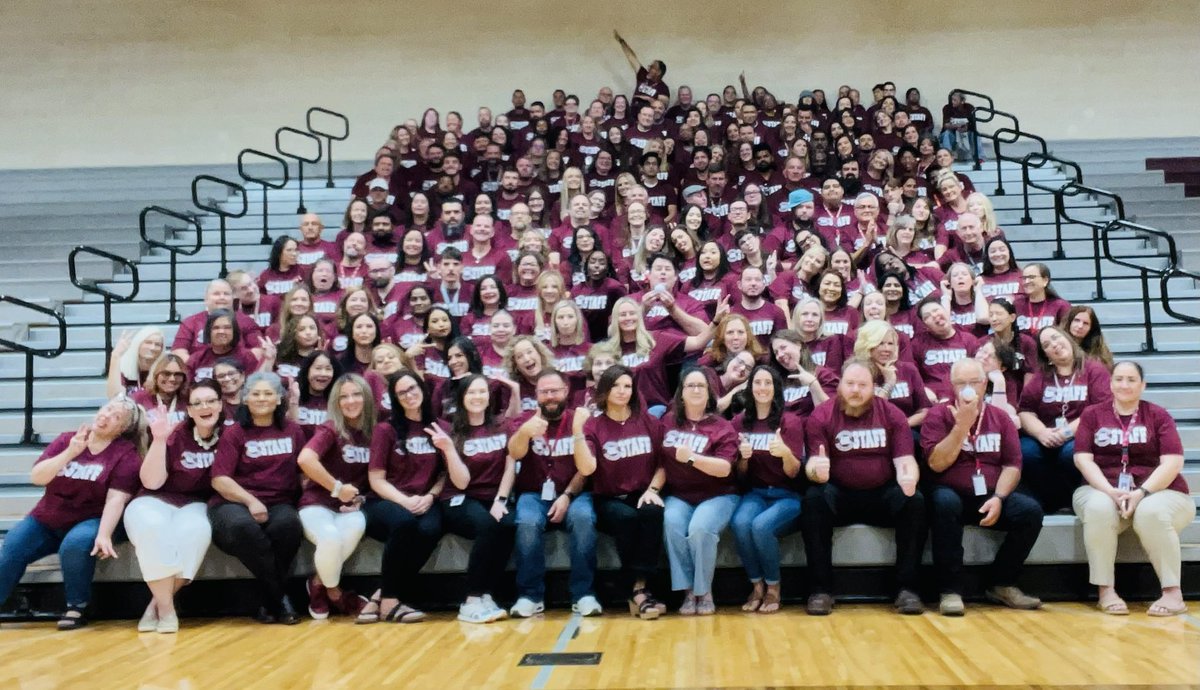 mich_etzel's tweet image. Today our a Remarkable Staff returned to kickoff the 2024-2025 school year! This morning we foucused on our State of the School. We are committing our efforts to three priorities: Improved Student Achievement, Improved Student Support, and Improved Student and Family Engagement!