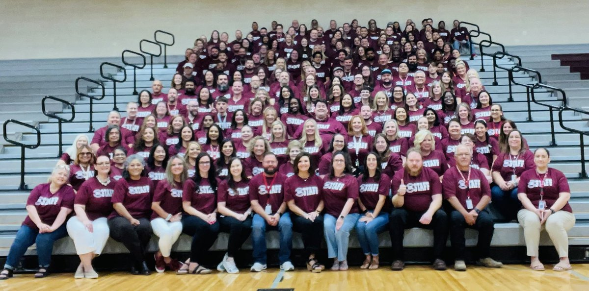 mich_etzel's tweet image. Today our a Remarkable Staff returned to kickoff the 2024-2025 school year! This morning we foucused on our State of the School. We are committing our efforts to three priorities: Improved Student Achievement, Improved Student Support, and Improved Student and Family Engagement!