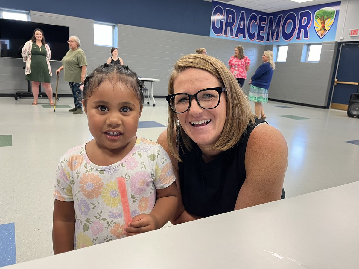 🦁 Pre-K Popsicles on the Playground at <a href="/GracemorNKC/">Gracemor Elementary Lions</a>‼️ We are so excited to welcome so many Little Lions to the #GracemorPride 🐾