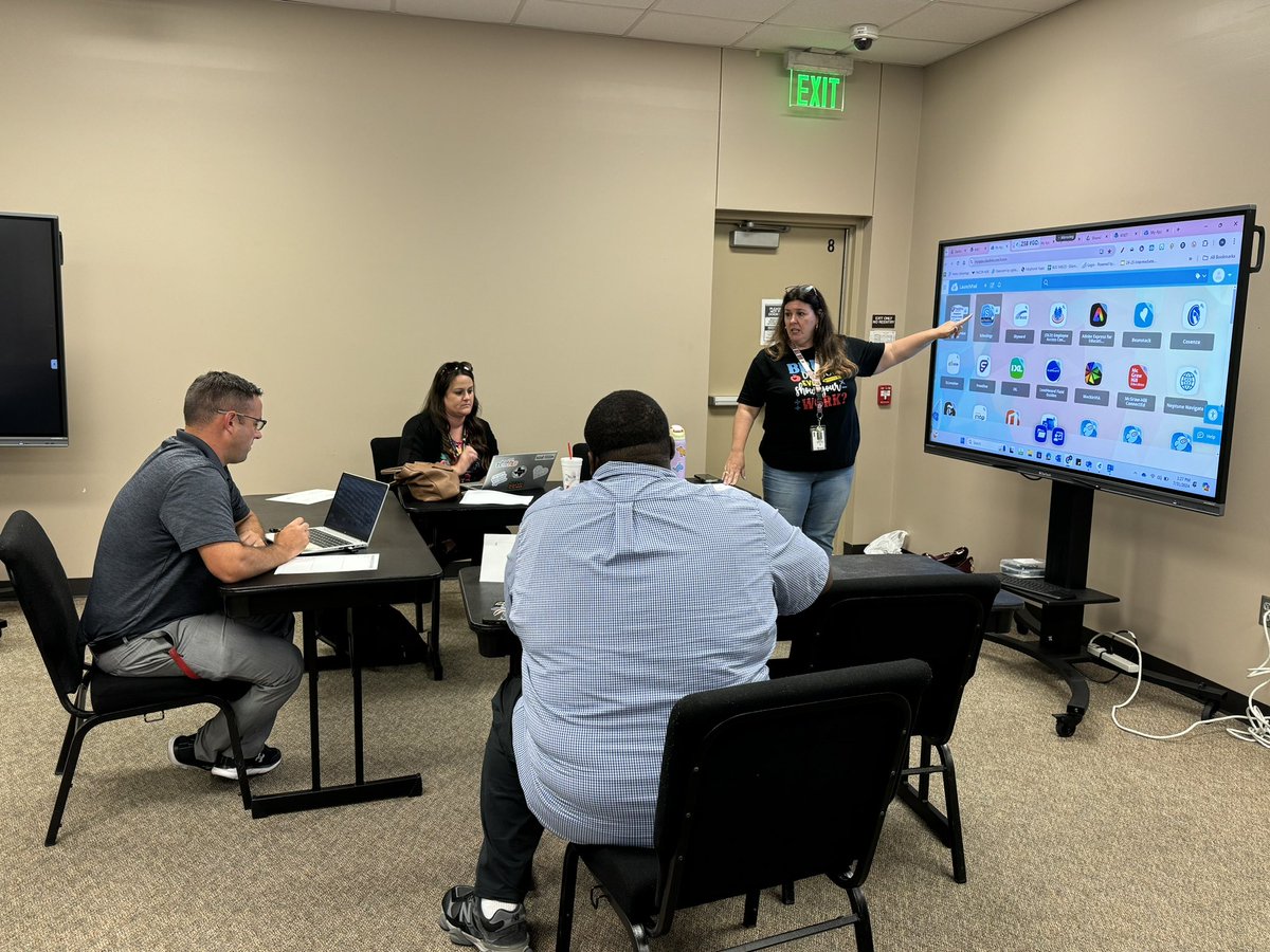 Melanie_Walton1's tweet image. What an amazing day with new #kleinmath educators! Looking forward to seeing you all this year in your classrooms building a love of math and learning.