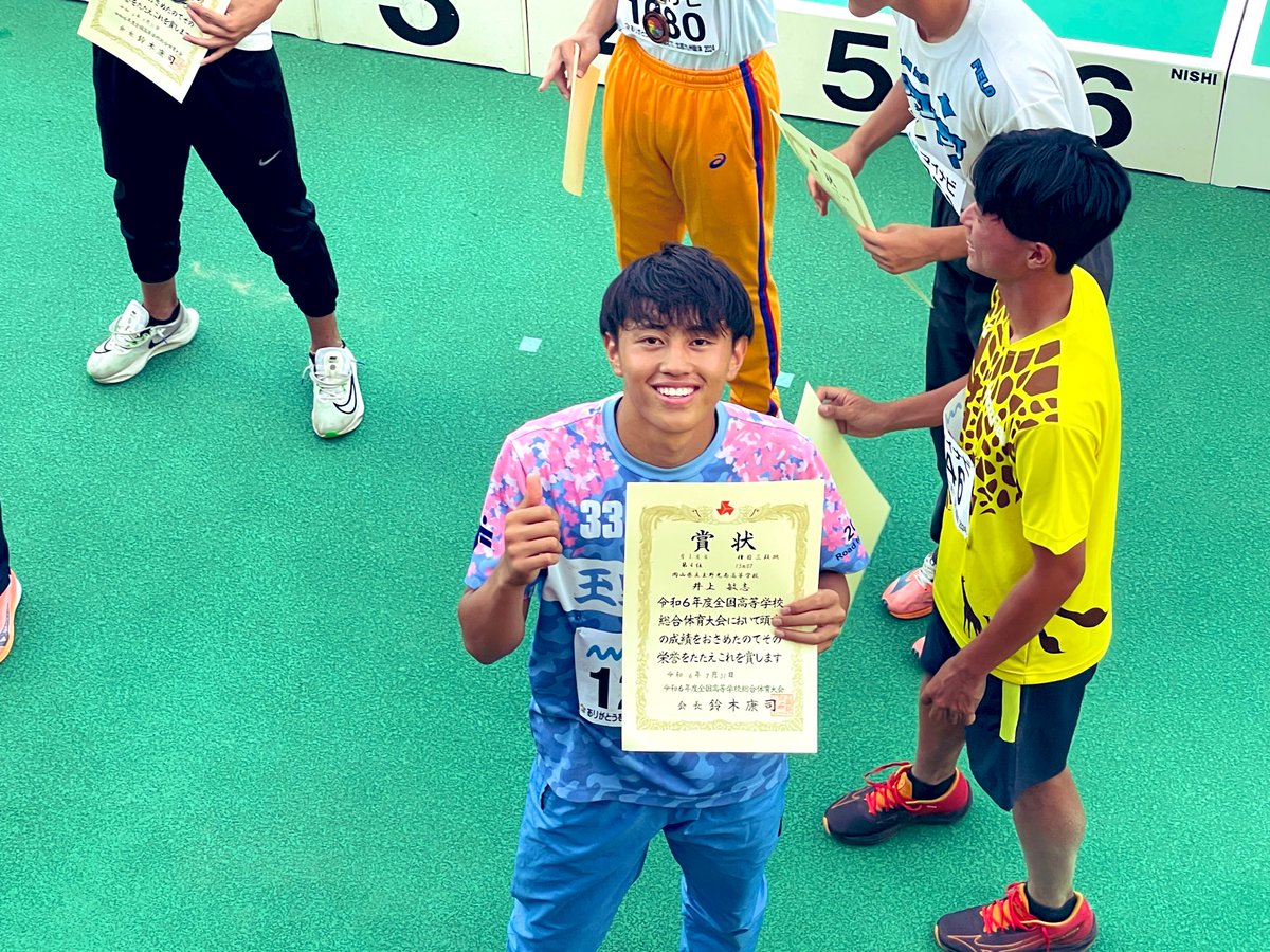 kohnantf's tweet photo. 【福岡インターハイ4日目】

4日目の結果報告
⭐︎男子200m予選
上山君　22"01 5組5着

⭐︎男子三段跳決勝
井上君　15m07 第4位入賞！

⭐︎男子3000m予選
南葉君　9:29.90 1組8着

応援の程、ありがとうございました！
光南第一号入賞は井上君でした👏
#玉野光南 https://t.co/7ojtBY8UoT