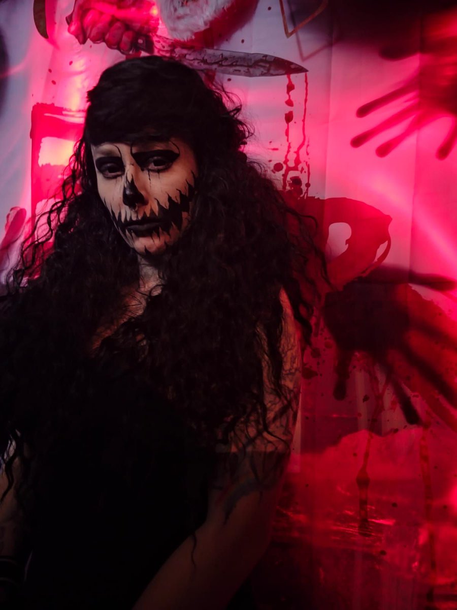 xSuccubsi's tweet photo. Moin Dämonis!😈 Bald ist wieder Herbst und Halloween-Zeit! Auf was freut ihr euch am meisten? 🎃👻
#succubsi #Horrormakeup #HorrorCosplay #HorrorFotoshooting #Cospaly #Fantasy #alternativgirl https://t.co/hAtYGScPOs