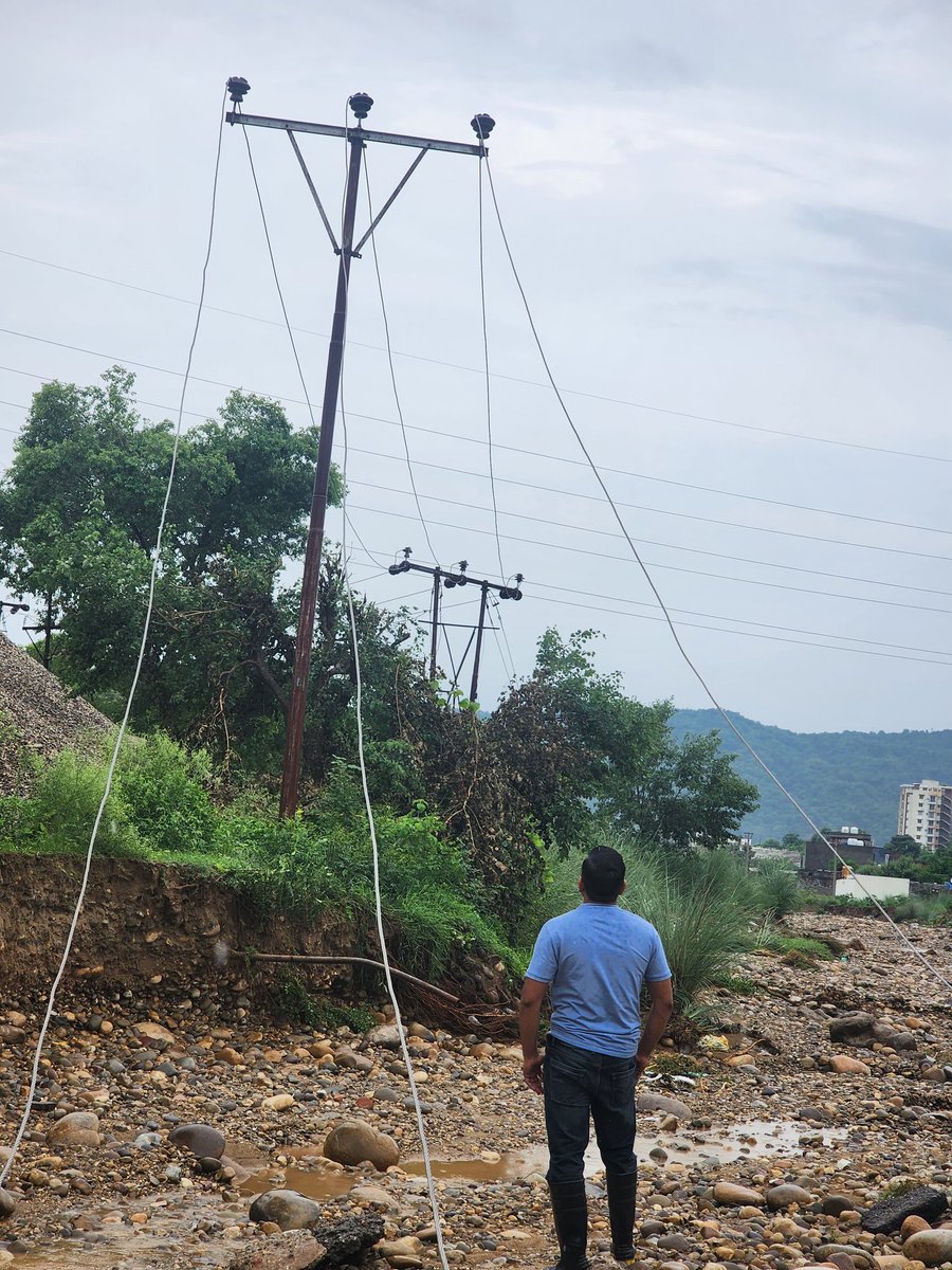 Xenstd2jpdcl's tweet image. Restoration work of 33KV Malhori - Jagir line under way. Likely to take 3-4 hours