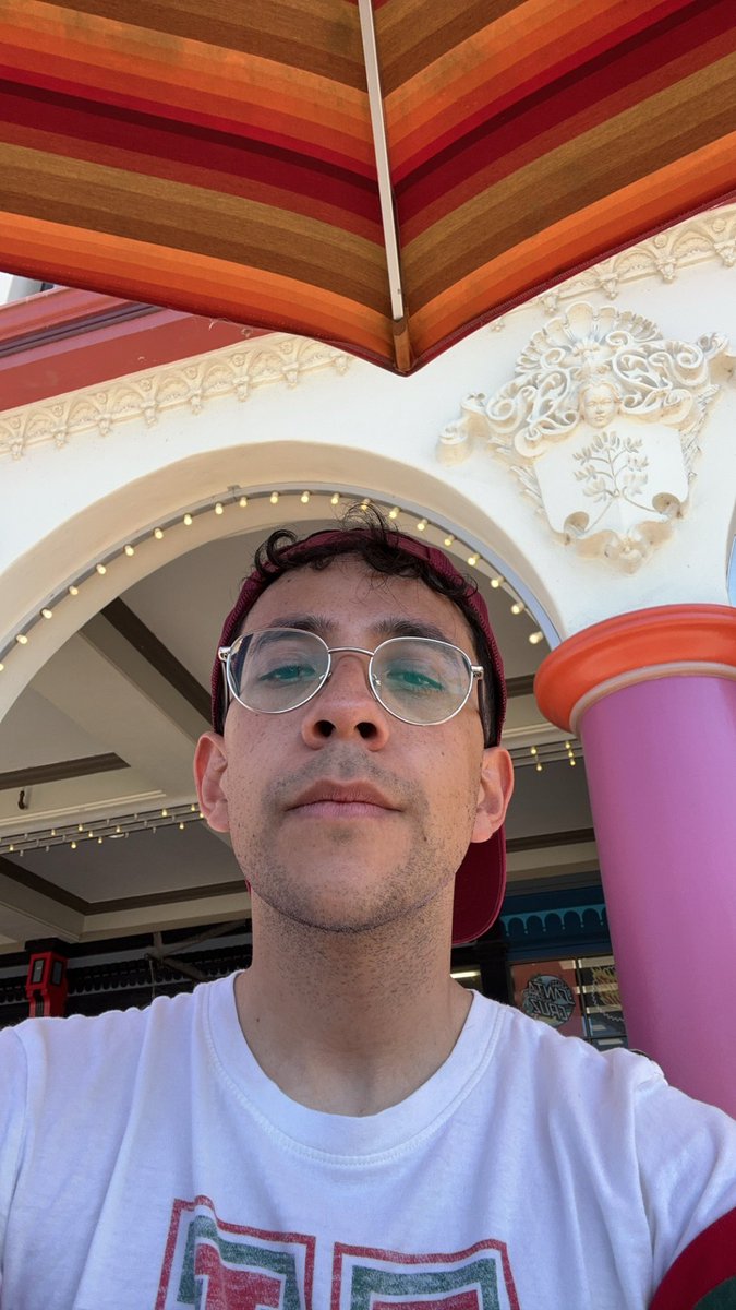 omarvillegas_'s tweet photo. July was great. Ended at 135lbs (need to get leaner), went out a lot more, am all packed up to move to a new place, was completely obsessed w Clairo, got addicted to Diet Coke, did fail at growing out my hair but whatever n spent so much time w my besties. 🌞 https://t.co/TIOCToxrPO