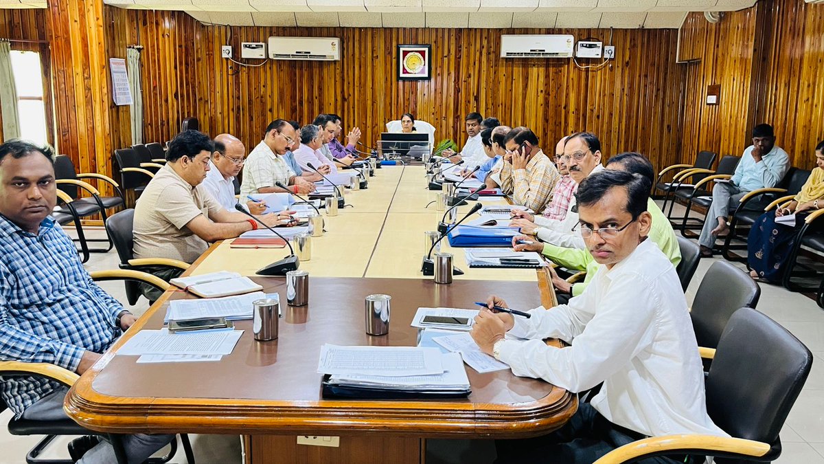 प्रमुख सचिव, चीनी उद्योग एवं गन्‍ना विकास विभाग की अध्यक्षता में आज दिनांक 01-08-2024 को गन्ना किसान संस्थान, लखनऊ के सभाकक्ष में वर्चुअल विभागीय समीक्षा बैठक आयोजित की गई ।
<a href="/UPGovt/">Government of UP</a> <a href="/CMOfficeUP/">CM Office, GoUP</a> <a href="/InfoDeptUP/">Information and Public Relations Department, UP</a> <a href="/UPCane/">Cane Development UP</a>