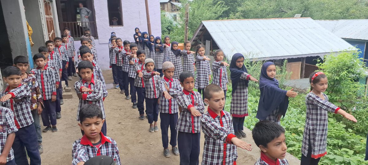 DICKishtwar's tweet image. Swachhta Pledge administered at PS Chapoo Mohalla, Pyt. Drubeel, Block Mughal Maidan!

Let's work together to keep our community clean and green. 🌿

#SwachhtaPledge #CleanIndia #CommunityEffort

@OfficeOfLGJandK
@Devansh_IAS 
@diprjk