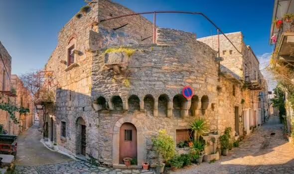 PressGreekEmbas's tweet photo. #Chios is the 5th-largest island in 🇬🇷& is a hidden💎 full of stunning beaches & villages 🌊
Together with the smaller islands of #Psara & #Oinousses , it offers endless experiences & stunning vistas, & it is hospitable to visitors all year long
🔗https://t.co/VfVigoSotR ☀️ https://t.co/DCBTjkJzL2