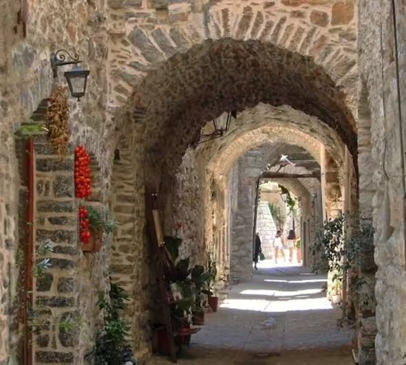 PressGreekEmbas's tweet photo. #Chios is the 5th-largest island in 🇬🇷& is a hidden💎 full of stunning beaches & villages 🌊
Together with the smaller islands of #Psara & #Oinousses , it offers endless experiences & stunning vistas, & it is hospitable to visitors all year long
🔗https://t.co/VfVigoSotR ☀️ https://t.co/DCBTjkJzL2