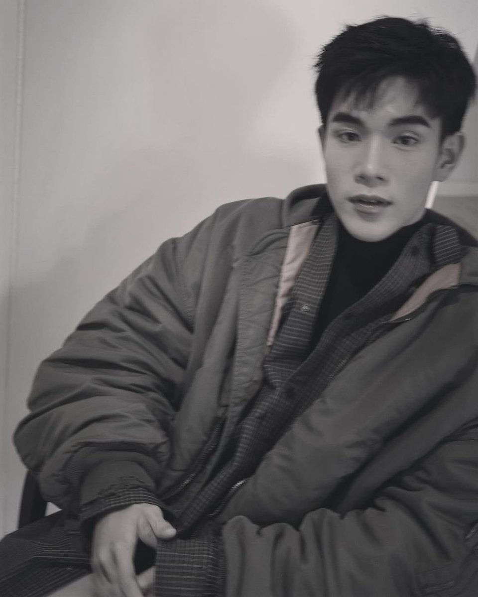 G4PPKris's tweet image. The fashion boy status is officially secured!
#FourthNattawat pose on the bed? Fourth appeared at the opening of #Balenciaga Emquartier with the brand's #PreFall24 collection

IG: mensfoliomy | 2024.08.01

BALENCIAGA BOY FOTFOT
#BalenciagaxFourth
#โฟร์ทณัฐวรรธน์ 
@tawattannn