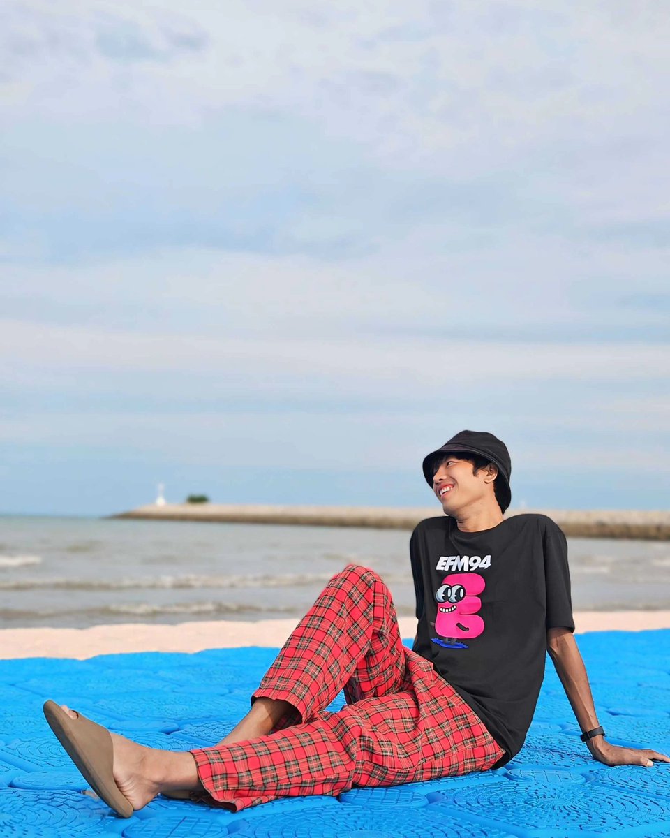 aunnzz's tweet photo. Hello August 💙 #หาดบ้านอำเภอ #พัทยา https://t.co/4oqTB4CkkG