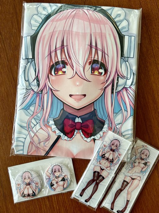 Miyuki様から、そに子抱き枕カバーとアクスタ、缶バッジセットのサンプルを頂戴しました!ありがとうございます😊 #すーぱーそに子 #supersonico 