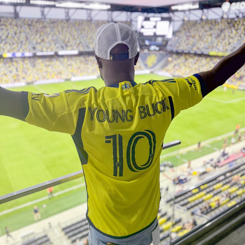 NashvilleSC's tweet photo. Cashville's very own 💸

@youngbuck in the house for @LeaguesCup https://t.co/MjO0IK7pL3