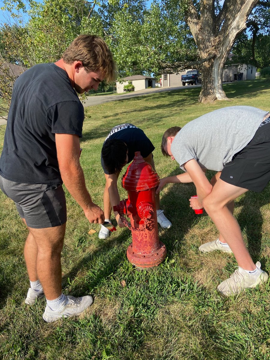 HardingLHS's tweet image. Louisburg football appreciates all the support the community provides! Tonight members of the team gave back to their community!