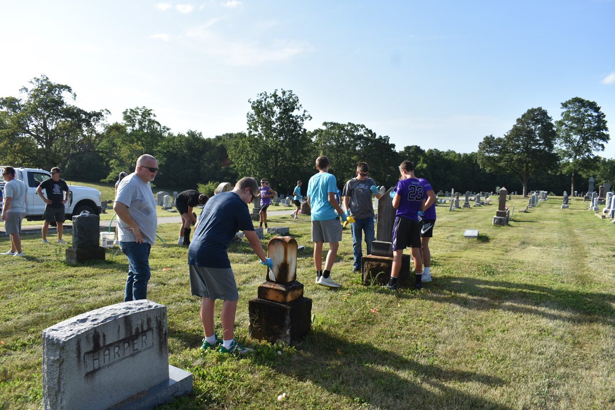 HardingLHS's tweet image. Louisburg football appreciates all the support the community provides! Tonight members of the team gave back to their community!