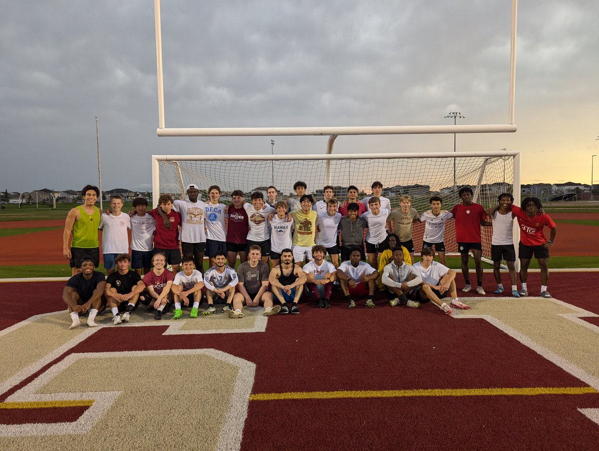 It was great to see our alumni on the pitch again! It is always a pleasure having them with us.