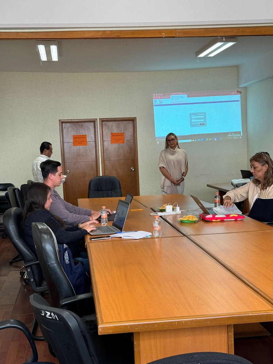 CoevalMorelos's tweet photo. La Directora de la #COEVAL @ArluzSiv en coordinación con el área del Padrón Único de Beneficiarios llevó acabo las capacitaciones a las personas que operaran el SIPUB, a partir del día 26 de julio. https://t.co/gpbeQmit8s