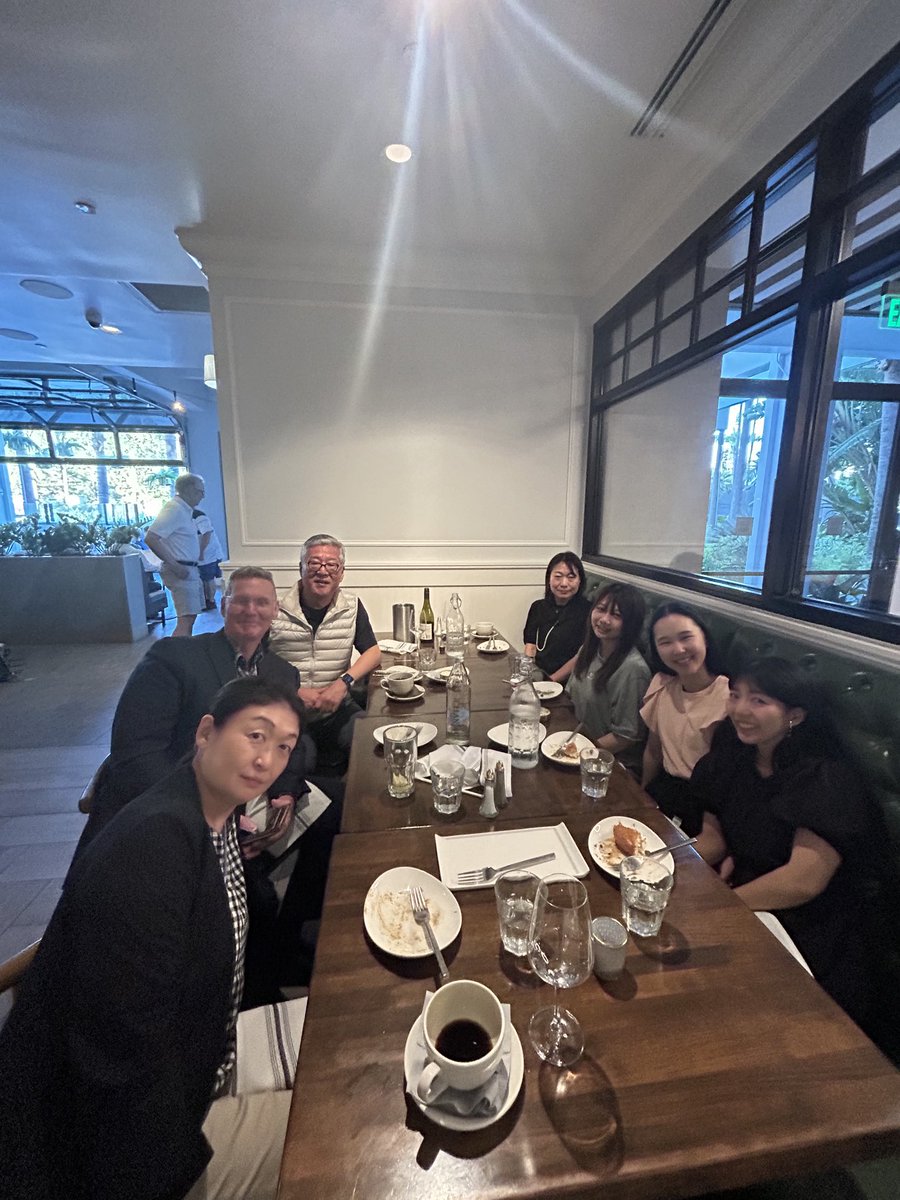 MOSとAdobeの世界学生大会最終日、社員３名、学生２名、そして日本担当者との食事。
私はあと数日こちらに残りますが、社員たちは深夜のフライトで帰国します。
みなさん、お疲れ様でした☆
#オデッセイコミュニケーションズ