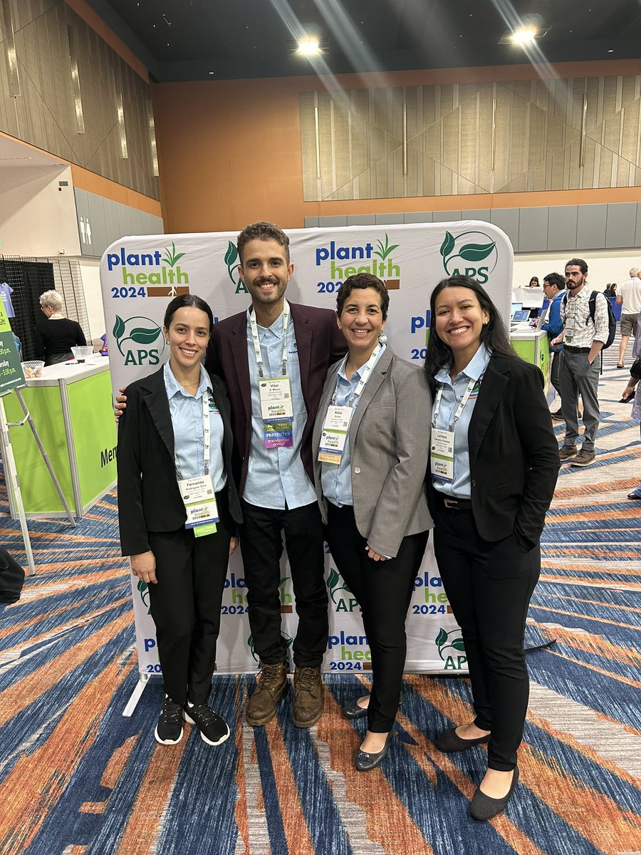 vitoramoura2's tweet photo. I just wrapped up the #PlantHealth2024 meeting in Memphis, Tennessee. Firstly, I would like to thank the #APSFoundation for selecting me for a Travel Award and for the opportunity to give an Oral presentation about my research on the population genetics of NCLB pathogen in FL. https://t.co/hIeDhIh19C