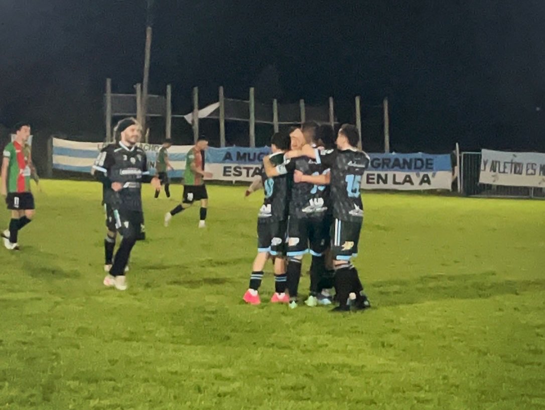 ATLETICO 2 - AVENIDA 0

Victoria albiceleste en casa, con goles de Gustavo Iturburo y Diego Torres el CAF se quedó con una victoria importante que lo deja puntero e invicto en el Apertura local💪🏼🩵🤍

#vamoelcaf🔵⚪️🔵⚪️ 

#elgigantedeflorida💪🏻 

#101AñosDeGrandeza