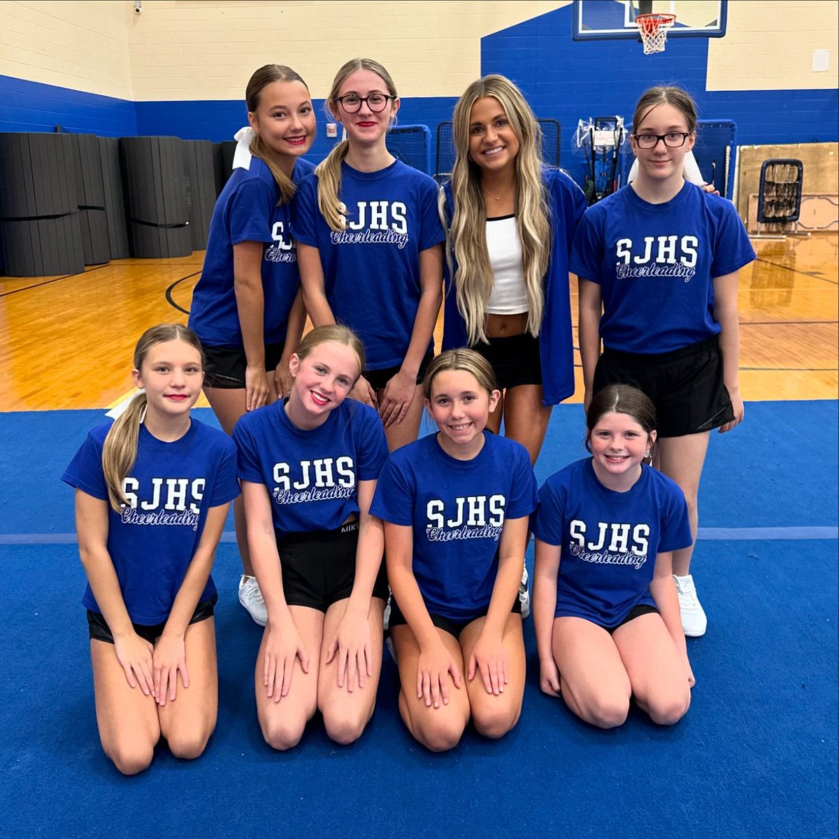 OhioLatest's tweet image. Congratulation Girls!

Springboro Cheerleading - High School &amp;amp; Junior High Sideline &amp;amp; Competition now has their Blue &amp;amp; White squads finalized for basketball season!! These girls worked so hard stunting today! 

It’s going to be a great season!

#Springboro