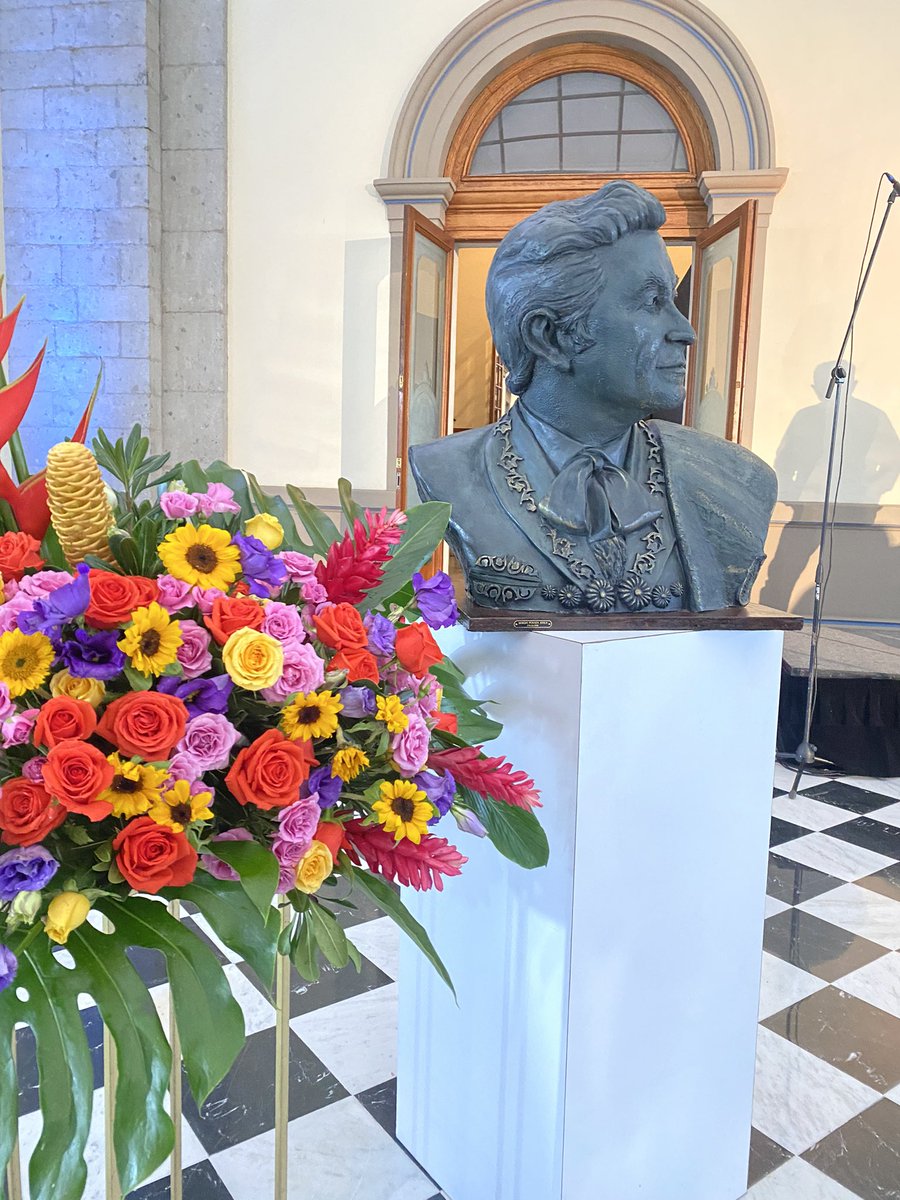 PerazaSculptor's tweet image. Bello homenaje al #compositor Juan Zaizar en el #CastillodeChapultepec  presentamos el busto que es orgullosamente de mi autoría #escultura #músicamexicana 🇲🇽 #cultura