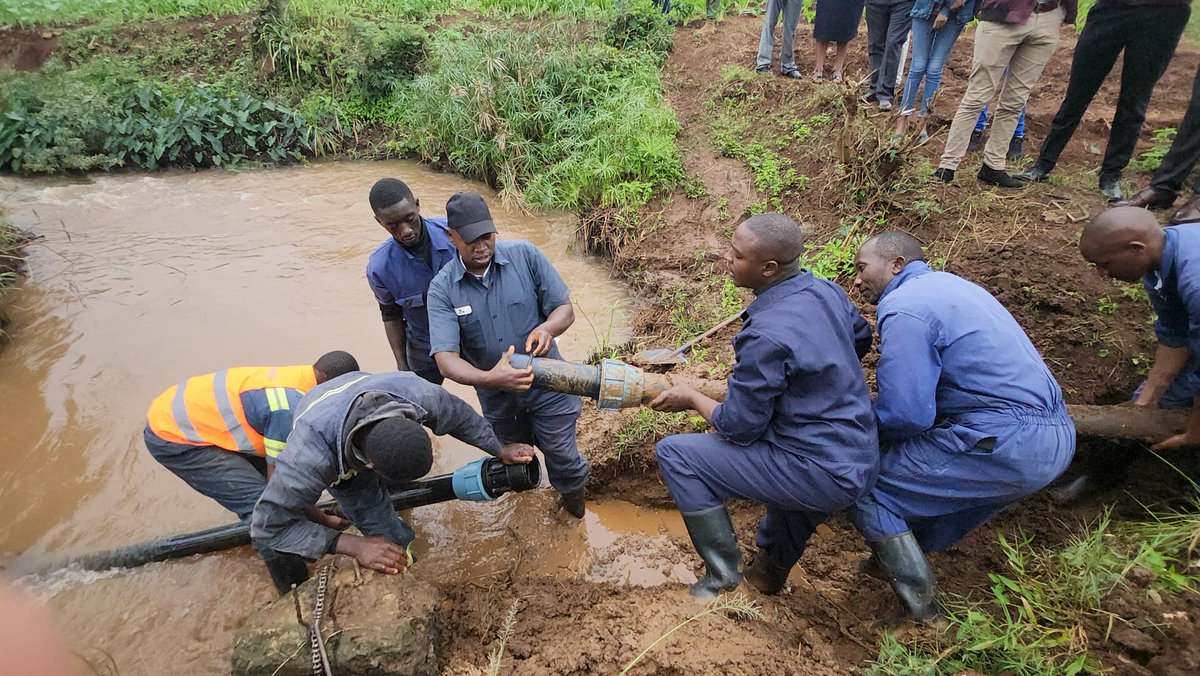 Muwasco_'s tweet photo. MUWASCO in conjunction with Murang'a County Government swiftly reconnected the Nginda-Gakoigo pipeline after an illegal disconnection, benefiting over 3000 people and the Maragua Level Four hospital. https://t.co/z4rr1Rz1xZ