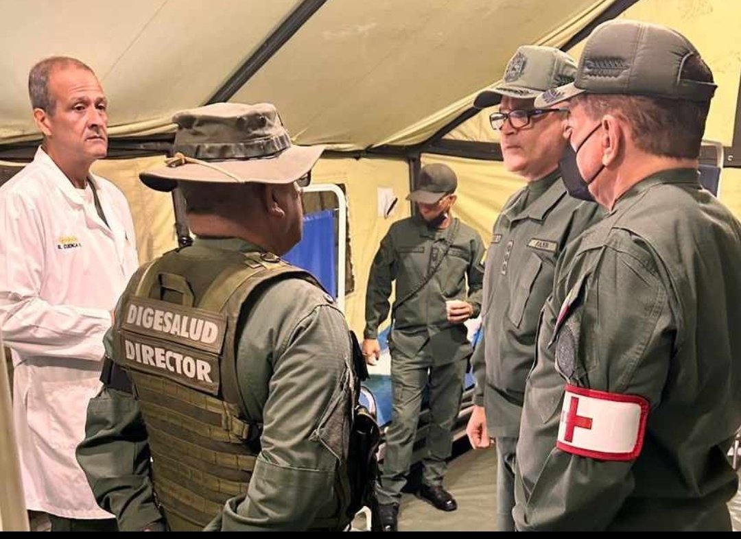 DigesaludFANB's tweet photo. MG Danny Ferrer Sandrea Viceministro de @ServiciosMPPDVe "Hoy visitamos a nuestros héroes de la Guardia Nacional Bolivariana heridos vilmente por los delincuentes violentos que intentan plagar de caos a nuestra Patria, el subsistema de salud militar dando oportunas repuestas". https://t.co/jmkH5aoe68