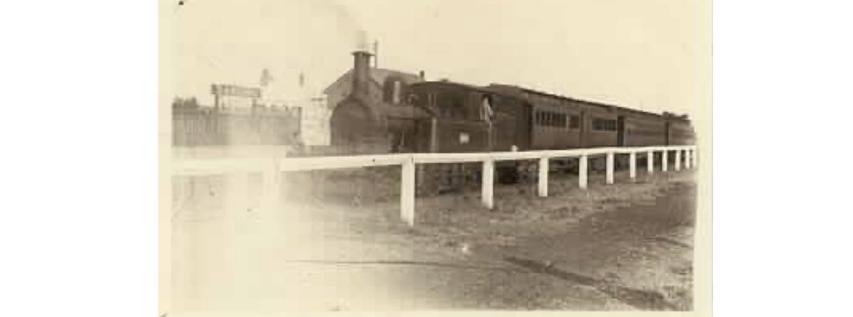 MalvernHistory's tweet photo. c1913 Steam train at Darling Station, Malvern East #StonnHistory https://t.co/Apdc5G5Ckb