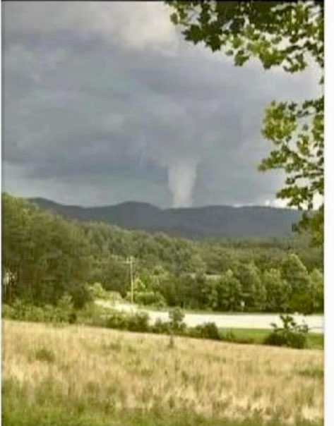 CheeserMcstink's tweet photo. @ryanhallyall  - photo from friends of family member in Ellijay, GA last night. Same line of storms knocked out our power for 8 hours about an hour south of there in the Atlanta suburbs. https://t.co/KnnStxC9Xk