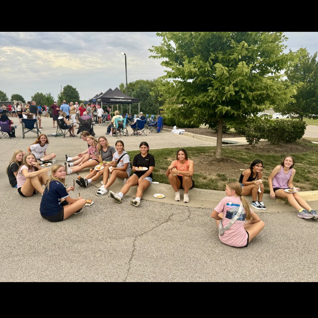 ksrushecnlrl29's tweet photo. We kicked off preseason camp with a @KSRGirlsAcademy BBQ. It was a great way to start camp. Lots of training and a lot of fun events planned this week! Let’s gooo!!! 💙🖤🤍#oneteamoneclubonefamily
@GAcademyLeague @KS_RushSoccer @RushSoccer https://t.co/Q07aXPN4EF