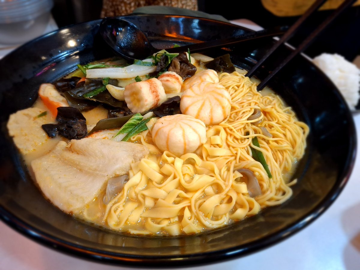 New phone!! I finally had a bit fancy one ♥️♥️ Thank you for accompanying me <a href="/keirukerokeroo/">Keirukero</a> 🫶♥️♥️
This is also the best hotpot Ive ever eaten! Lobster balls were fire!! 🔥🔥💯💯