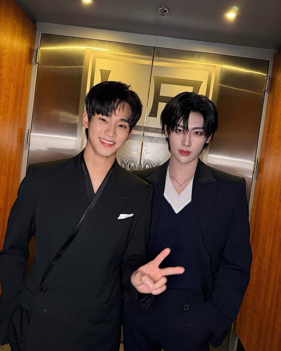 jiwoongiez's tweet image. zb1 collecting actors