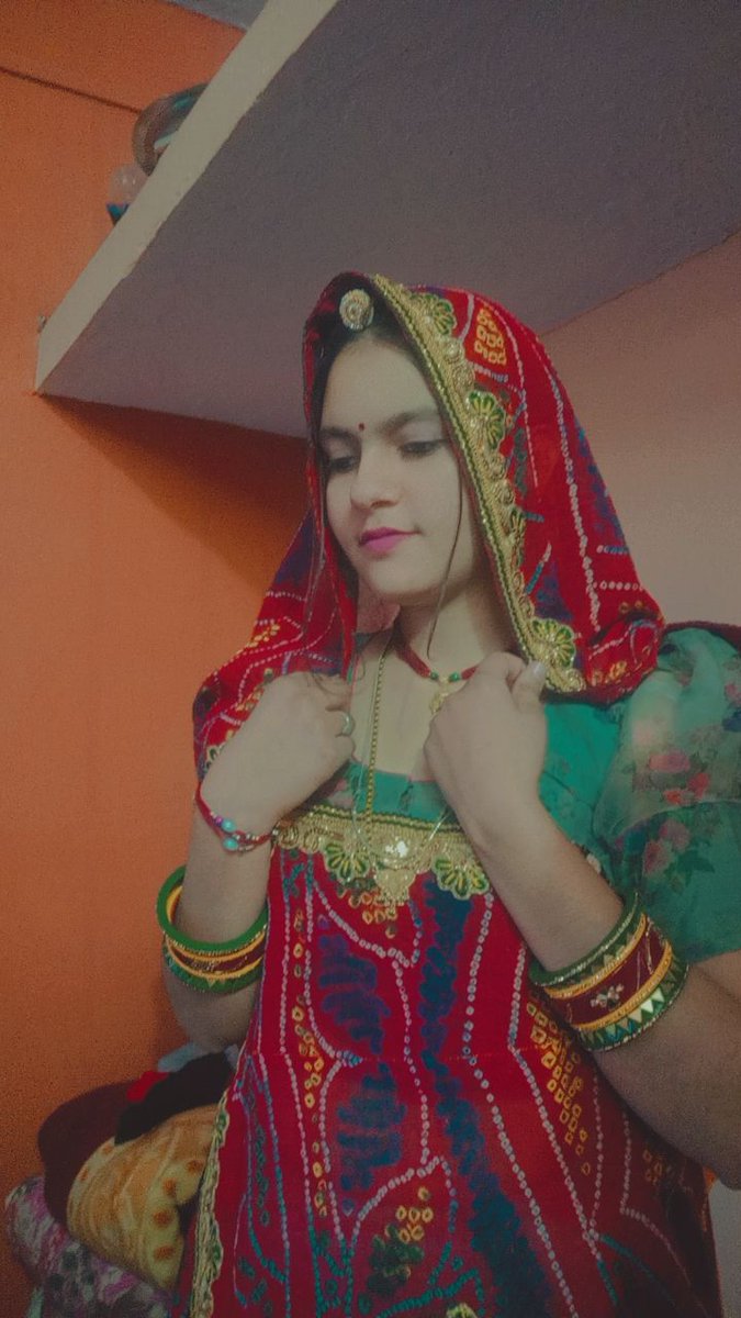 PriyankaCh83701's tweet photo. Rajasthani look ,Majestic vibes from the land of royal , हमारी संस्कृति, हमारा phenawa ही हमारी phechan हैं jiii #जानी #राजस्थान #लुक #popularpic #traditional #rajadthanilook #beautiful #women #explorepage https://t.co/ET3rlVufd2