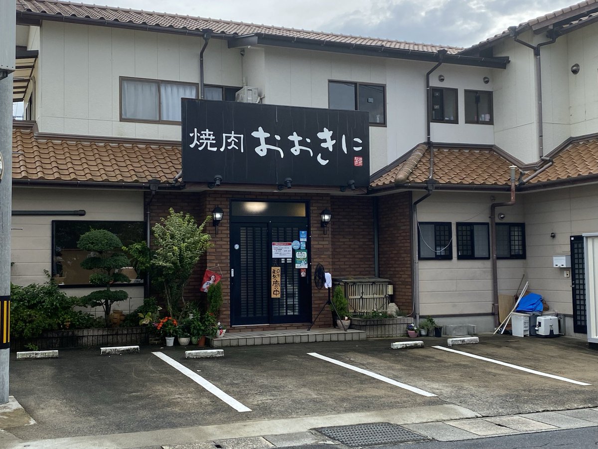 暑い夏は焼肉食べて乗り切ろう🥩
唐津市の「焼肉おおきに」さんは上質な黒毛和牛を使用されている人気店です👍
タンは厚切りも用意されているのでボリュームたっぷり❗️
全室個室で仲間でも家族でもゆっくりと焼肉を楽しめます♪