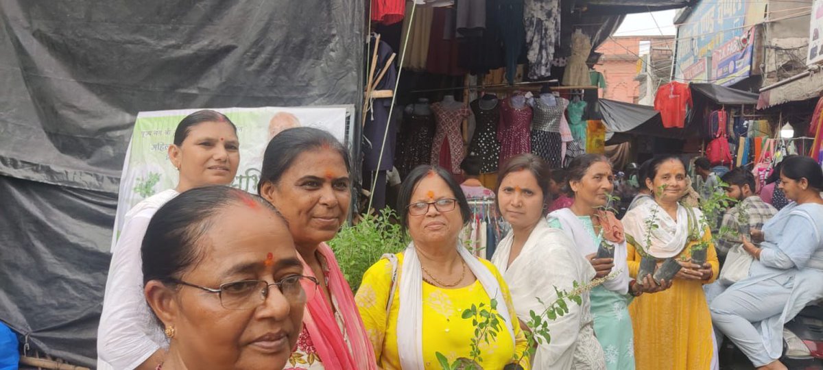 Upendra03340197's tweet photo. #AshramActivities में 
 Sant Shri Asharamji Ashram में गुरु पूर्णिमा के शुभ अवसर पर देश-विदेश के सभी जगहों पर वृक्षारोपण किया गया जिसमें पीपल,बरगद,आंवला,बेल,नीम तुलसी आदि जीवनदायिनी वृक्षों का रोपण किया गयाऔर सभी जगह सरबत और सत्सात्र की
Glimpses Of Selfless Services देखने को मिली https://t.co/tSLTHae6hg